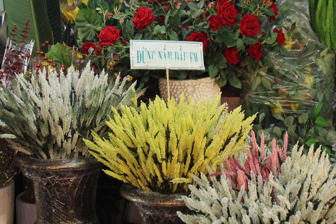 Cắm hoa xuyên đêm ở phố hoa lớn nhất TPHCM dịp 8/3 ảnh 14