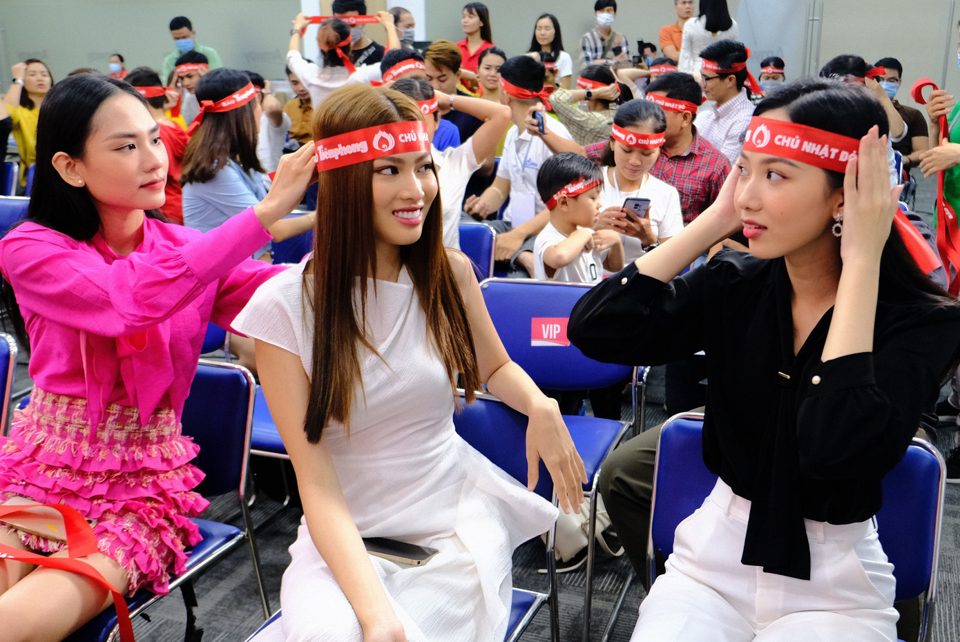 Dàn Á hậu, người đẹp HHVN khuấy động Chủ nhật Đỏ tại TPHCM ảnh 2