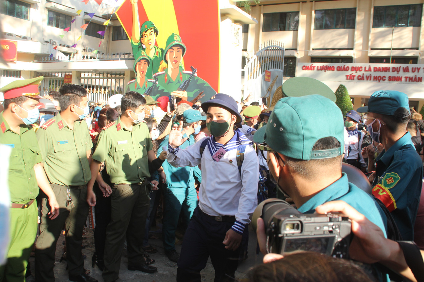 Gần 5.000 tân binh TPHCM, thanh niên ĐBSCL hăng hái lên đường bảo vệ Tổ quốc ảnh 16