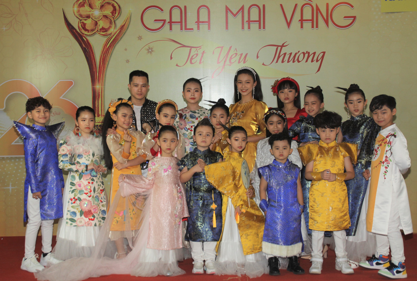 Vào vai Táo quân, Huỳnh Lập bắn rap vui nhộn trên sân khấu gala Mai Vàng ảnh 1