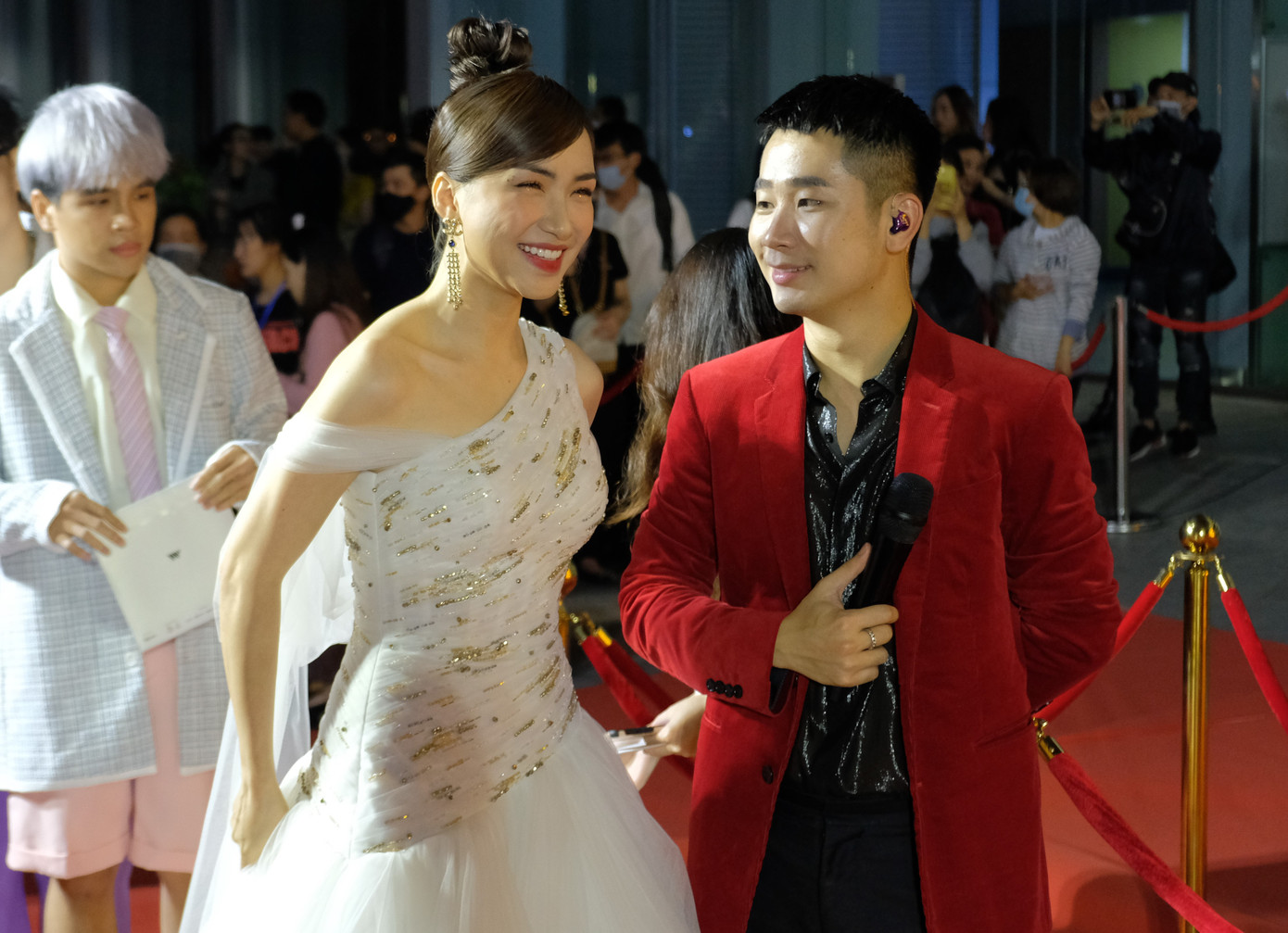 Top 3 HHVN 2020 và dàn người đẹp khoe sắc trên thảm đỏ WeChoice 2020 ảnh 11