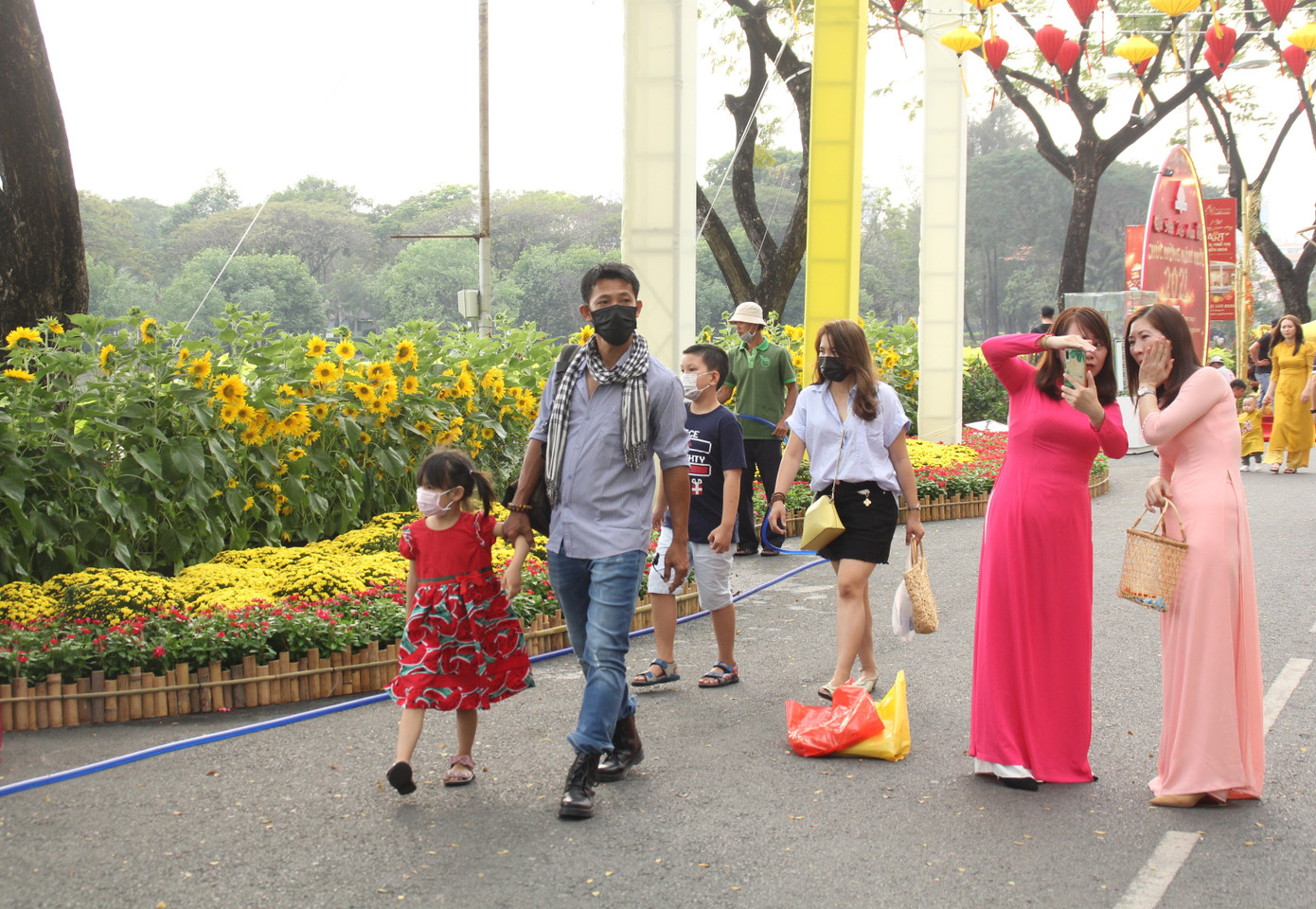 Hội hoa xuân Phú Mỹ Hưng mang cảnh trí các nước lân cận để chia sẻ với du khách không về nước dịp Tết ảnh 10