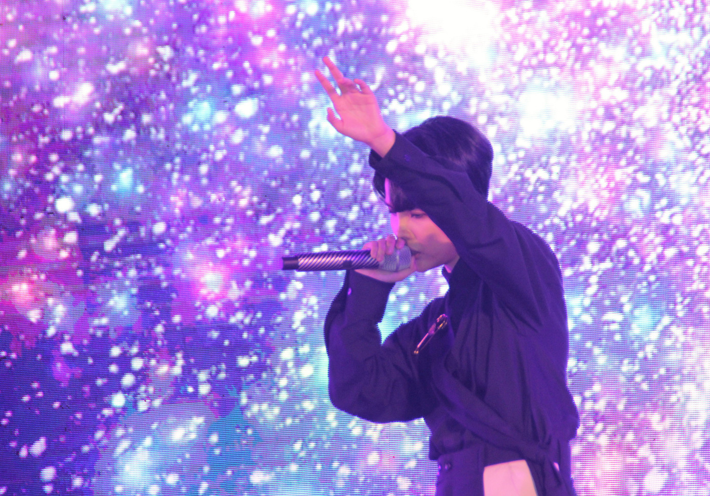 Vào vai Táo quân, Huỳnh Lập bắn rap vui nhộn trên sân khấu gala Mai Vàng ảnh 8