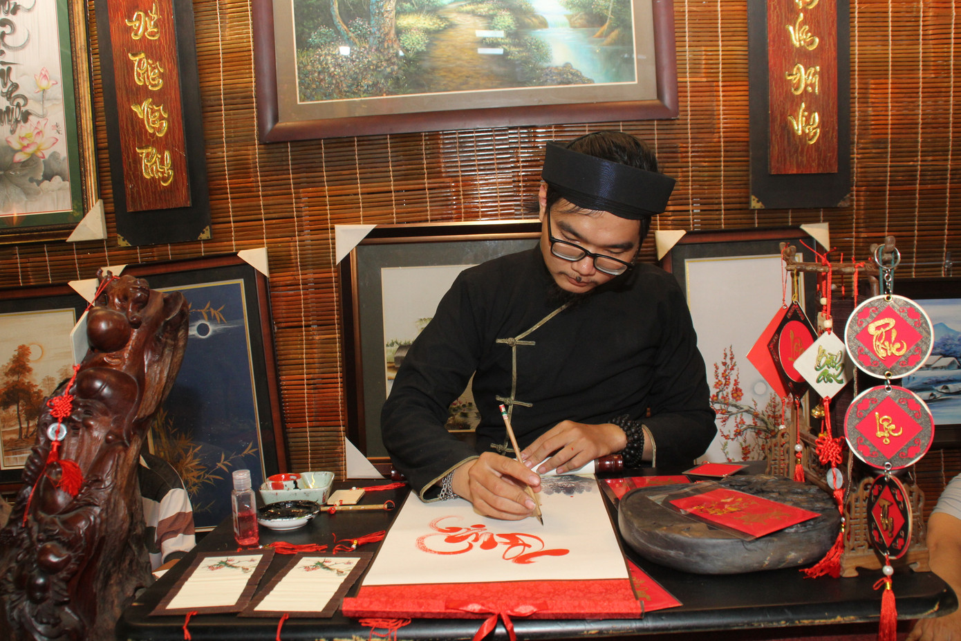 Đàm Vĩnh Hưng cùng dàn nghệ sĩ rộn ràng đón xuân ở phố hoa mai giữa lòng Sài thành ảnh 9