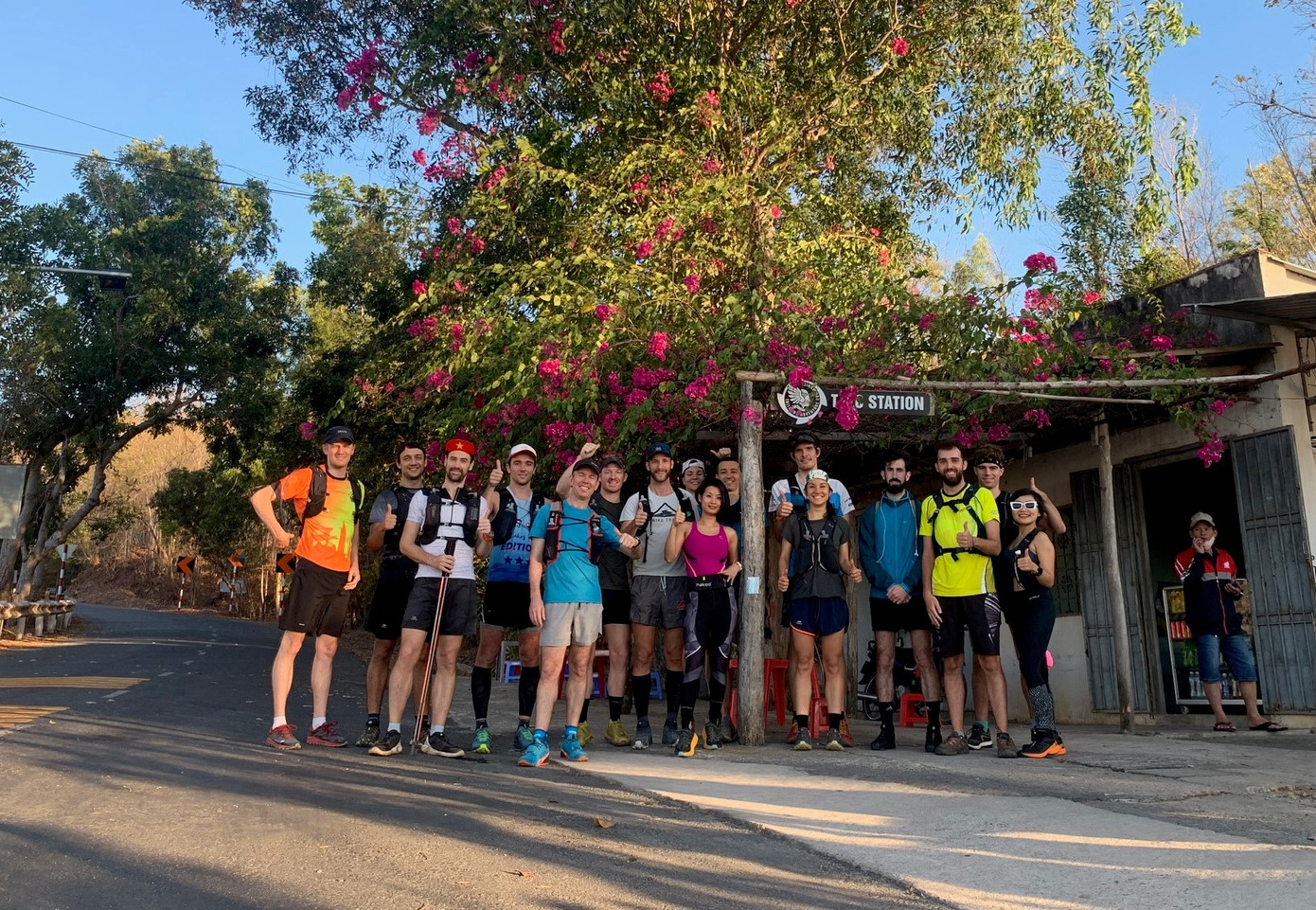 Cô gái năng động vừa làm MC, vừa là vận động viên chạy ở giải Tiền Phong Marathon ảnh 4