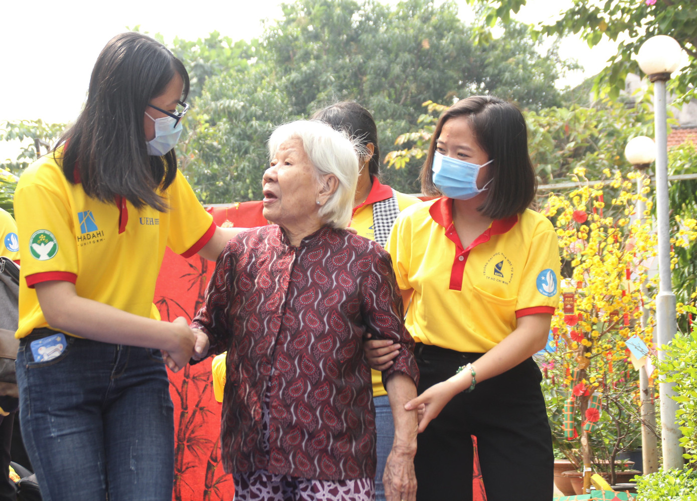 Mang Tết về nhà, tặng vé máy bay ô tô khứ hồi cho người lao động khó khăn ảnh 23 Mang Tết về nhà, tặng vé máy bay ô tô khứ hồi cho người lao động khó khăn ảnh 23