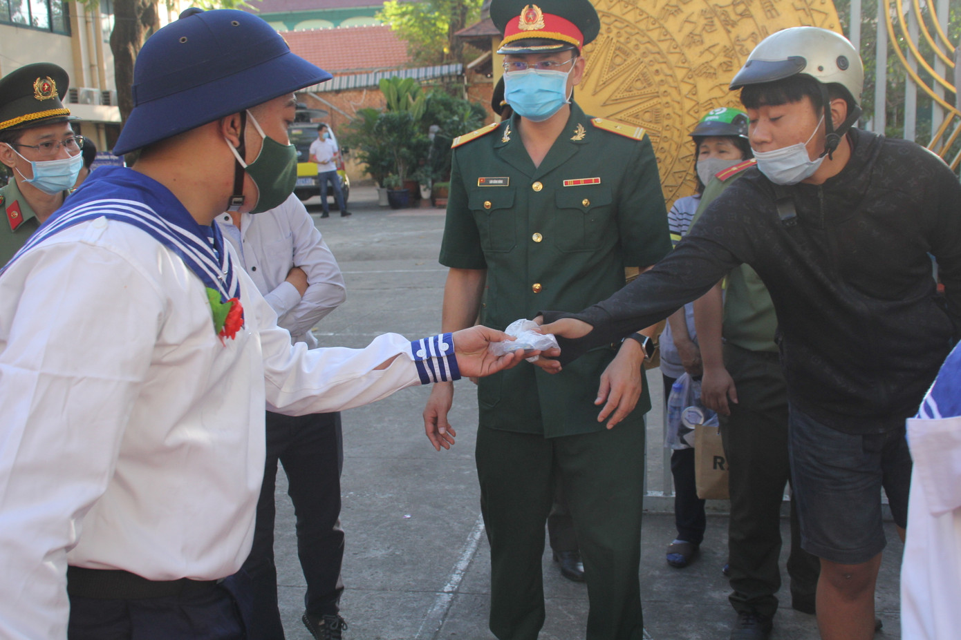 Gần 5.000 tân binh TPHCM, thanh niên ĐBSCL hăng hái lên đường bảo vệ Tổ quốc ảnh 20