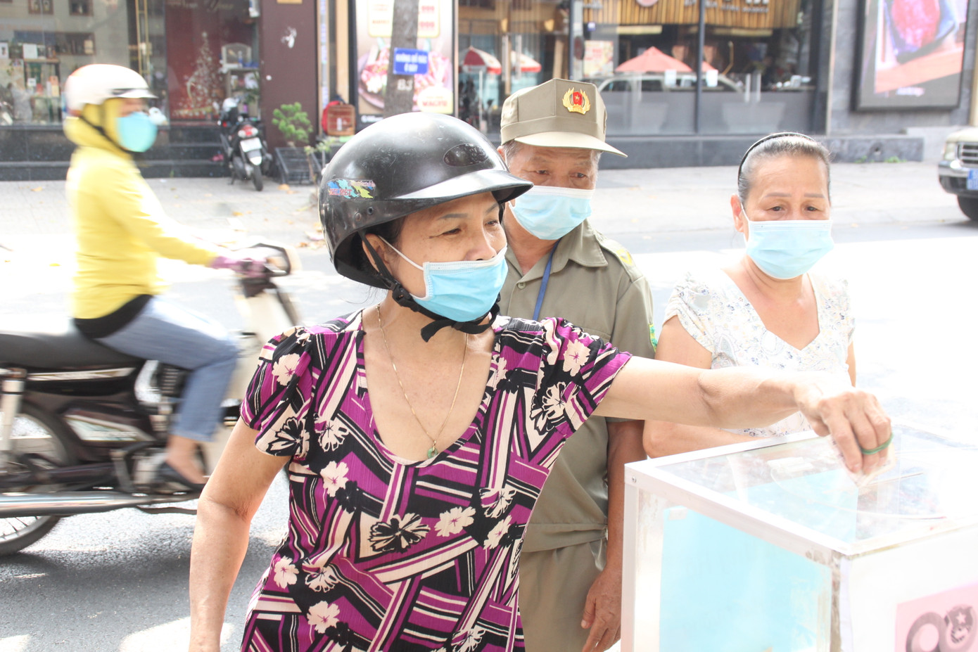 Người dân TPHCM hào hứng 'giải cứu' nông sản Hải Dương ảnh 4