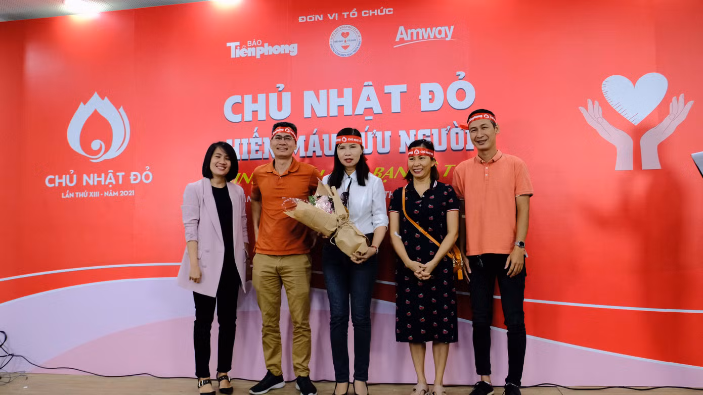 Sôi nổi ngày hội hiến máu Chủ nhật Đỏ 2021 tại TPHCM ảnh 1