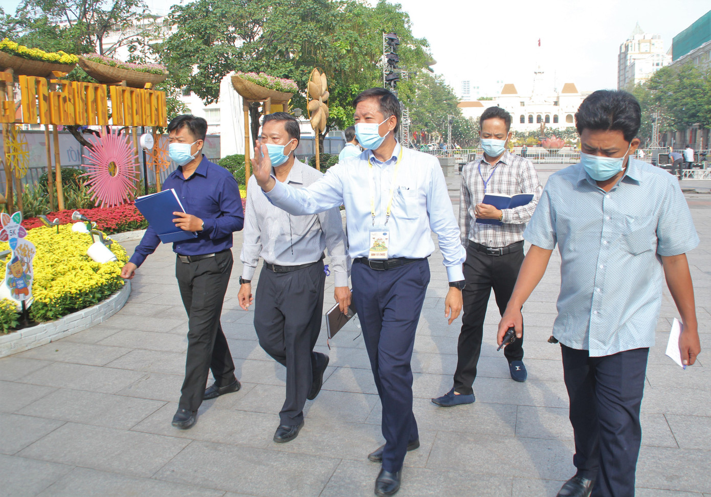 Đường hoa Nguyễn Huệ mở cửa đón khách từ sáng 10/2, yêu cầu không bỏ khẩu trang chụp hình, selfie ảnh 5