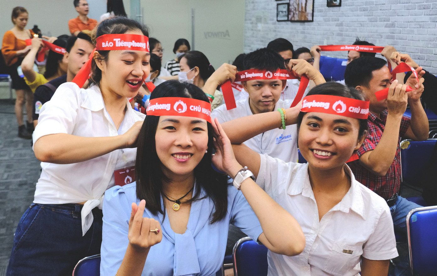 Dàn Á hậu, người đẹp HHVN khuấy động Chủ nhật Đỏ tại TPHCM ảnh 7