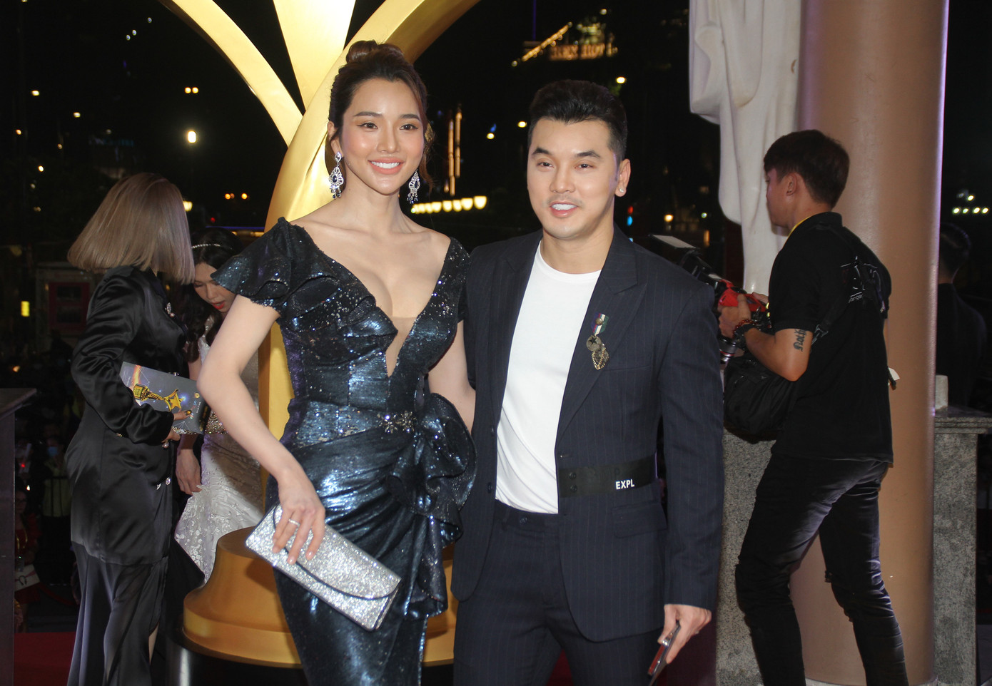 Hoa hậu Đỗ Thị Hà, người đẹp Cẩm Đan gợi cảm trên thảm đỏ Ngôi sao xanh 2020 ảnh 14