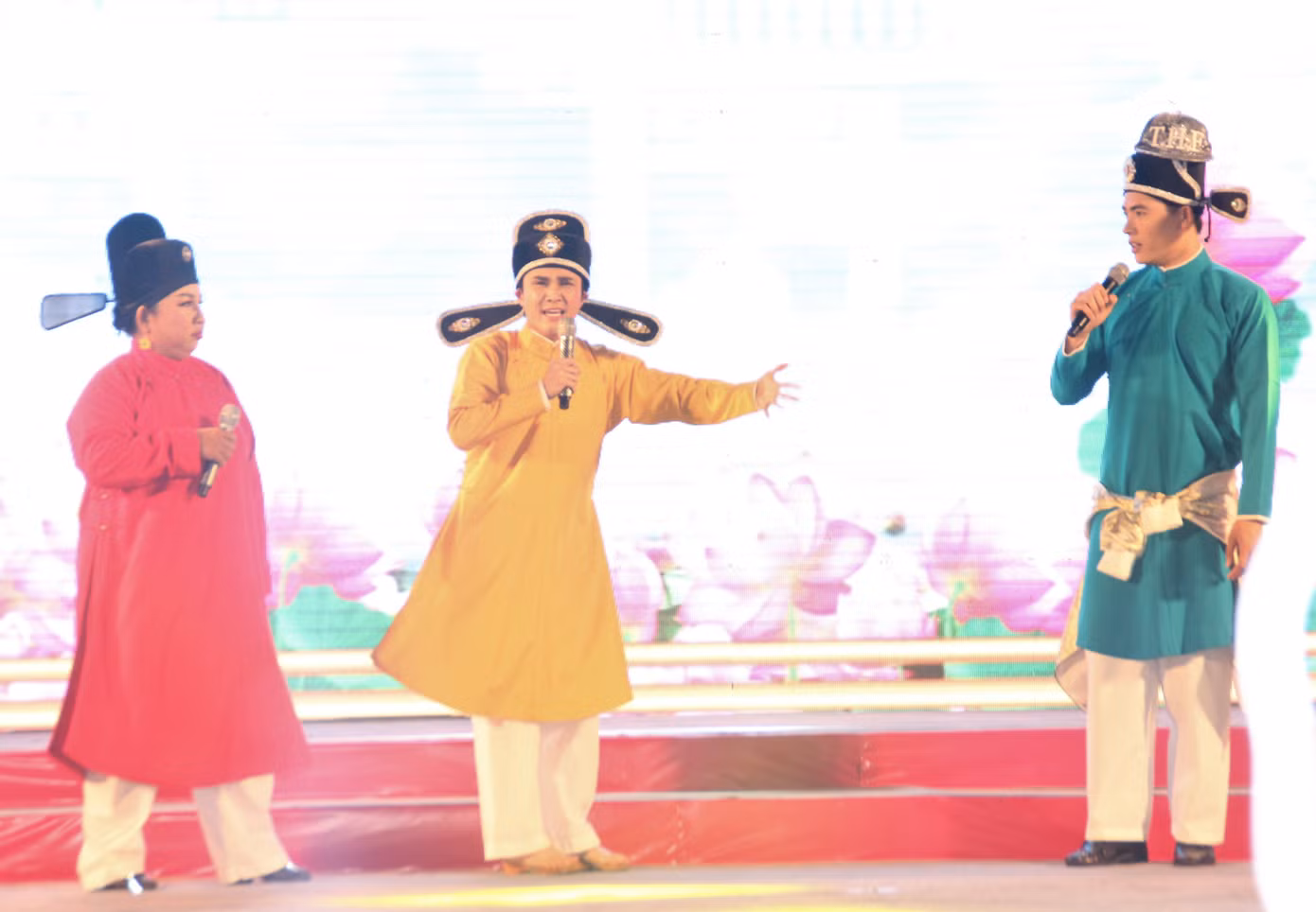 Vào vai Táo quân, Huỳnh Lập bắn rap vui nhộn trên sân khấu gala Mai Vàng ảnh 2