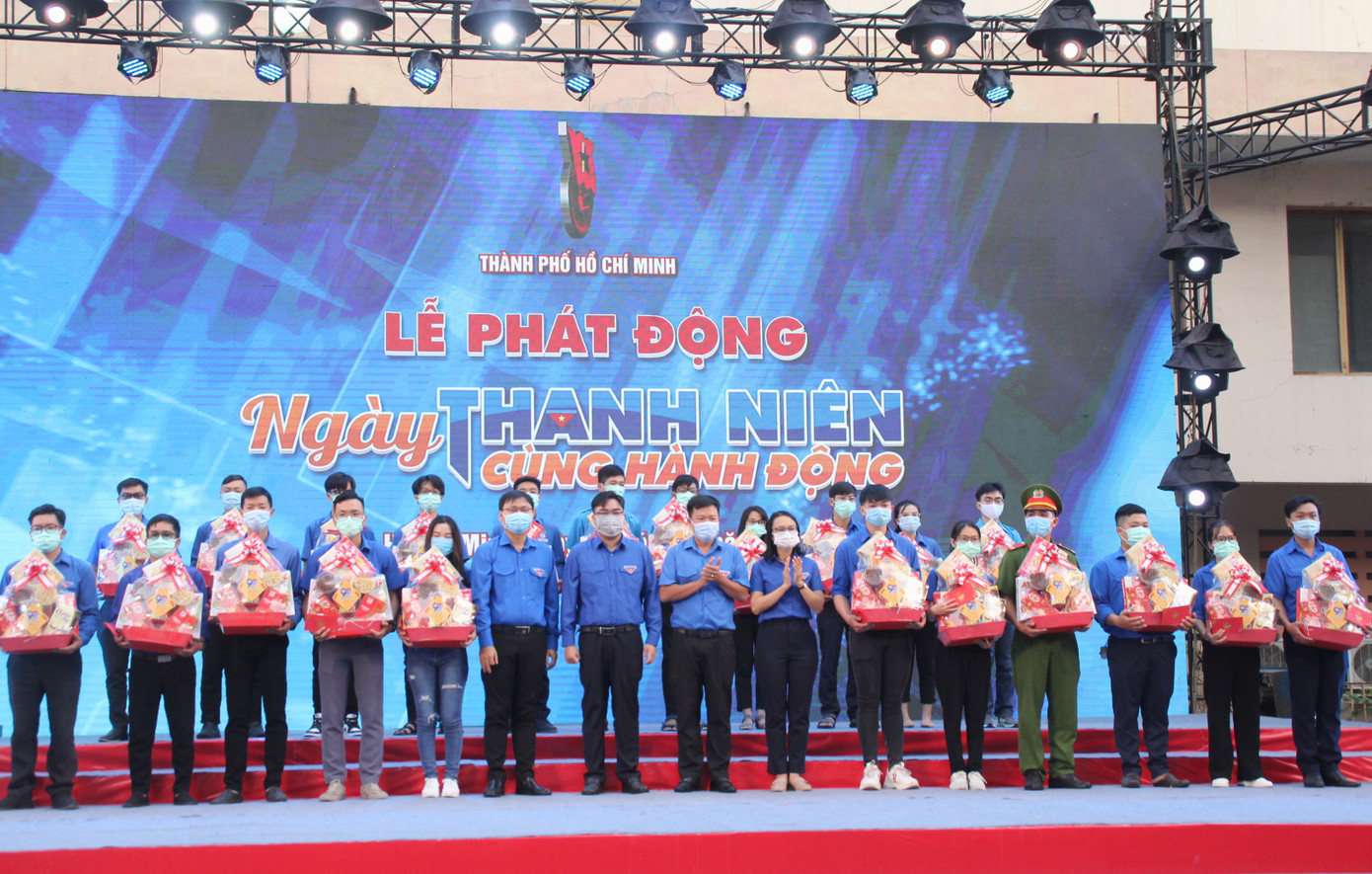 Tuổi trẻ TPHCM hưởng ứng 'Ngày thanh niên cùng hành động' ảnh 4
