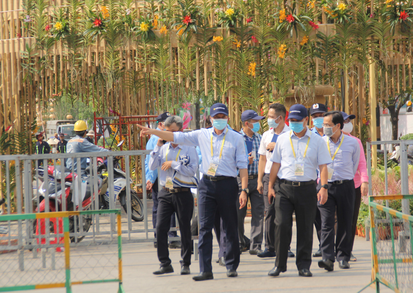 Hình hài Đường hoa Nguyễn Huệ sau hơn 10 ngày thi công ảnh 34