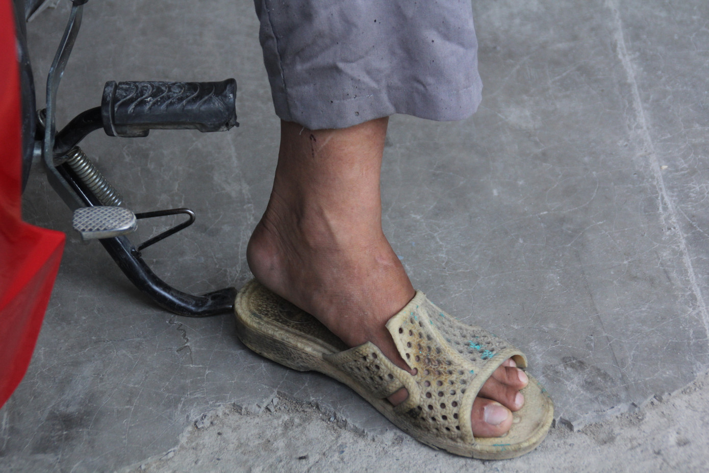 Người đàn ông được chủ xe Mercedes tặng xe: 'Món quà giúp con tôi đi học đỡ mặc cảm' ảnh 4