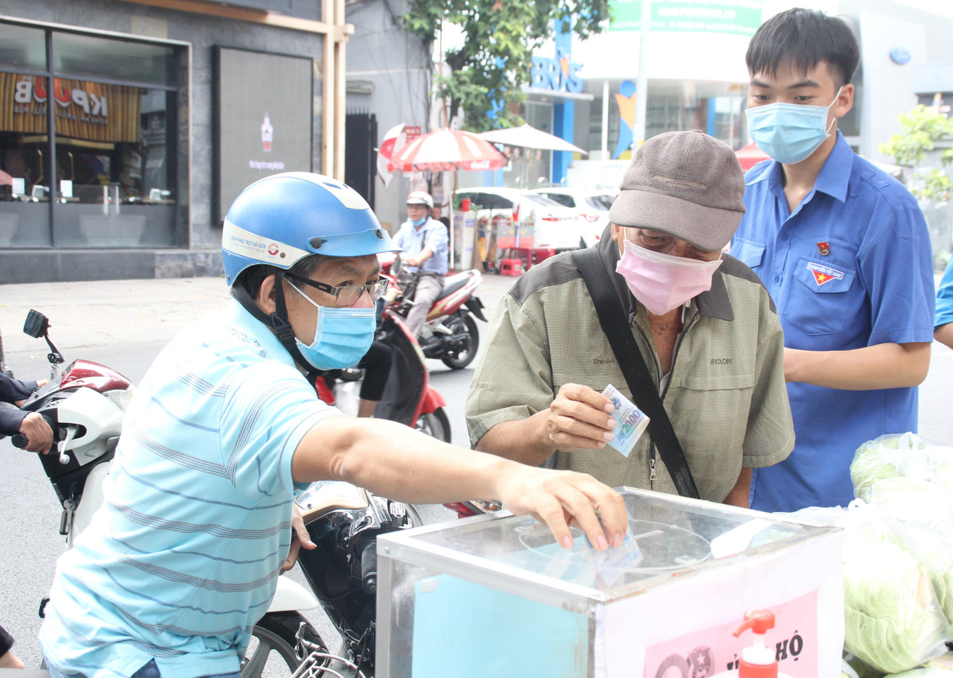 Người dân TPHCM hào hứng 'giải cứu' nông sản Hải Dương ảnh 7