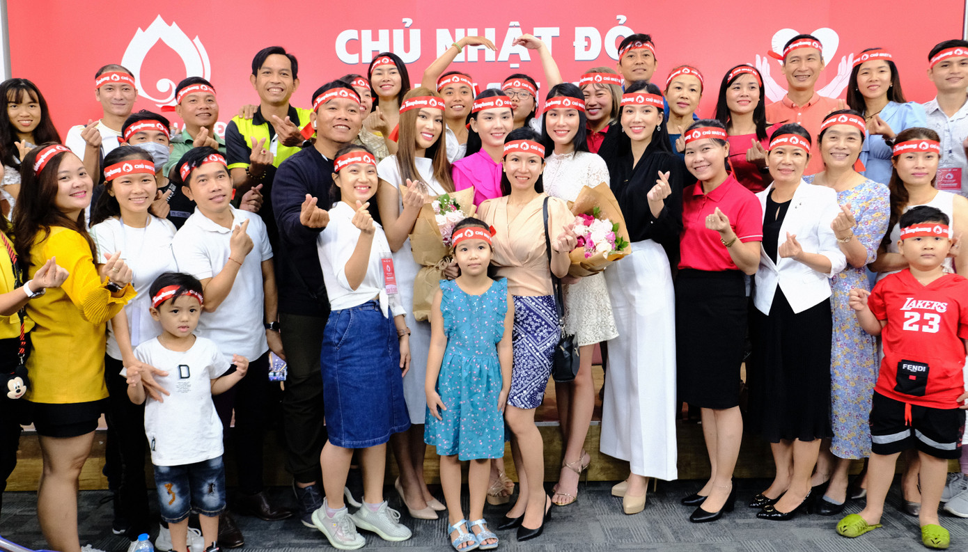 Sôi nổi ngày hội hiến máu Chủ nhật Đỏ 2021 tại TPHCM ảnh 14