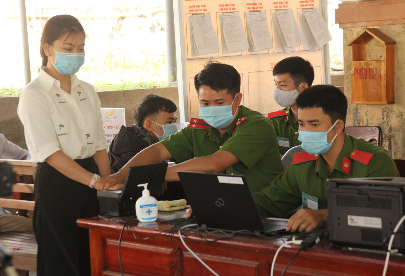 Làm căn cước công dân 'xuyên trưa, xuyên cuối tuần' trước nhu cầu tăng của người dân sau Tết ảnh 5