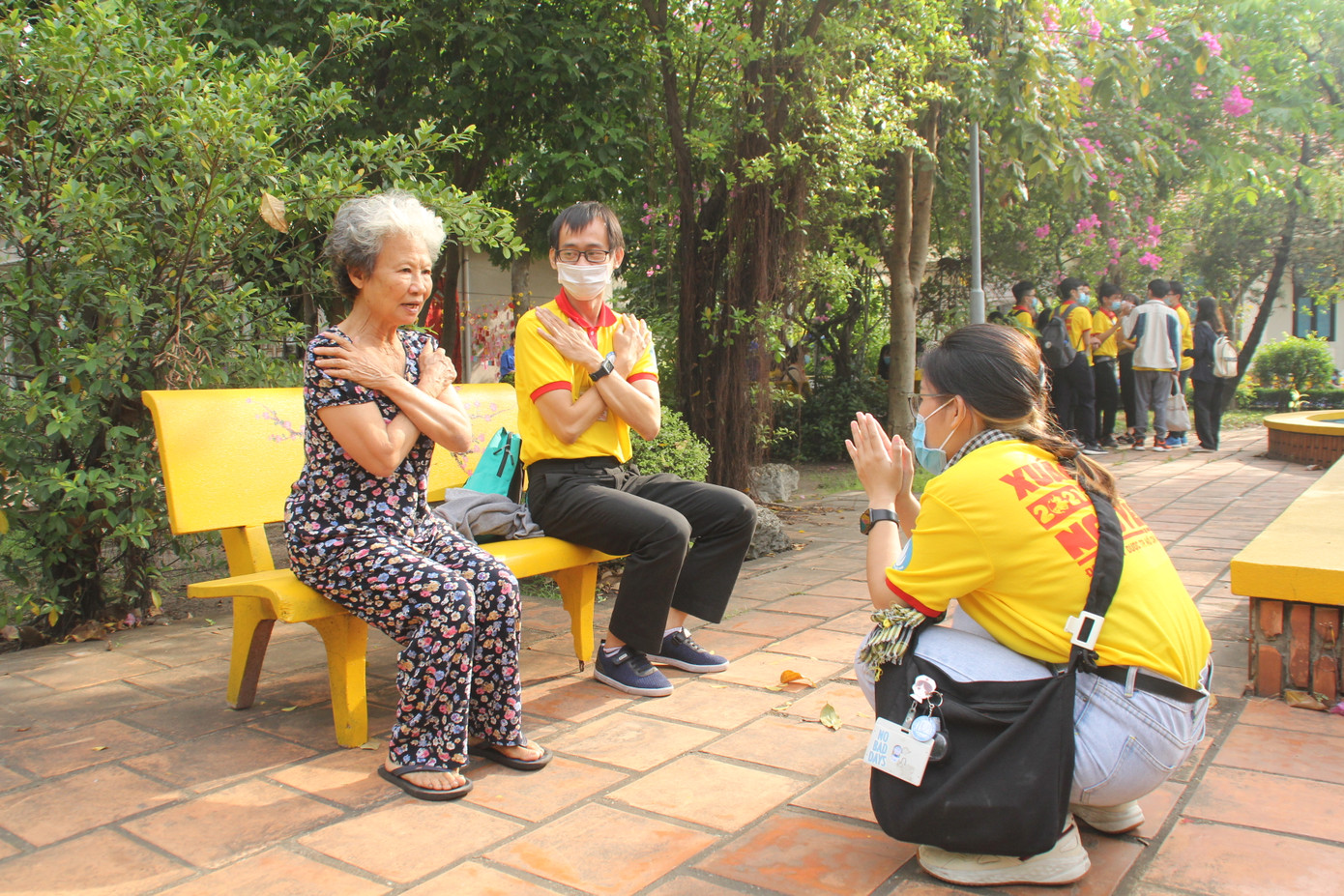 Bạn trẻ mang đến nụ cười xuân ở viện dưỡng lão ảnh 6