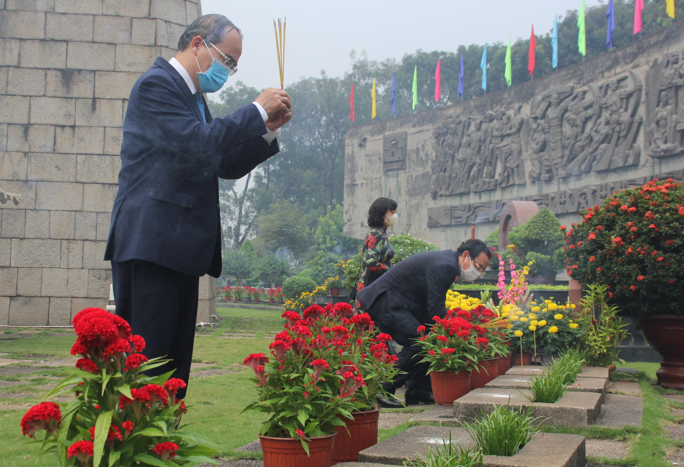 Lãnh đạo TPHCM dâng hương Anh hùng liệt sĩ, dâng cúng Quốc tổ Hùng Vương, Đức Lễ Thành hầu Nguyễn Hữu Cảnh ảnh 8