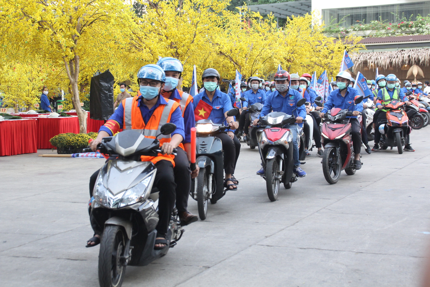 Tuổi trẻ TPHCM hưởng ứng 'Ngày thanh niên cùng hành động' ảnh 7