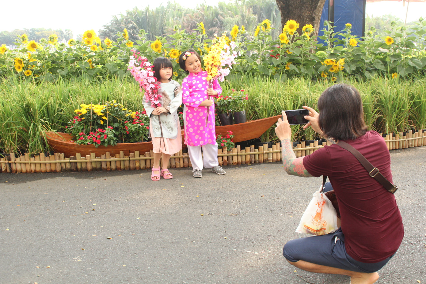 Hội hoa xuân Phú Mỹ Hưng mang cảnh trí các nước lân cận để chia sẻ với du khách không về nước dịp Tết ảnh 13
