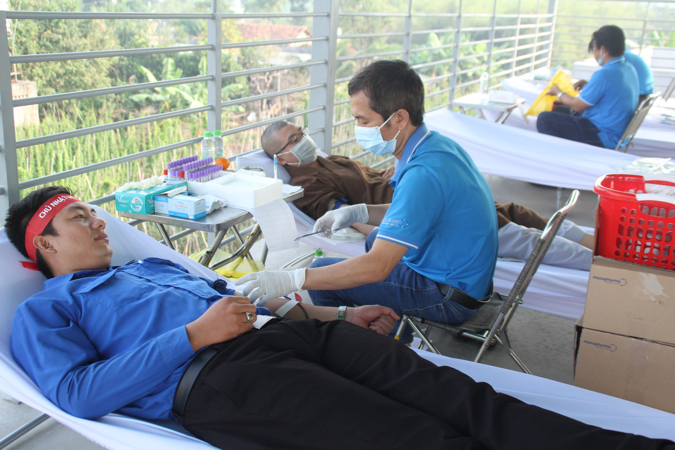 Rộn ràng ngày hội hiến máu Chủ nhật Đỏ trên đất Thủ ảnh 11