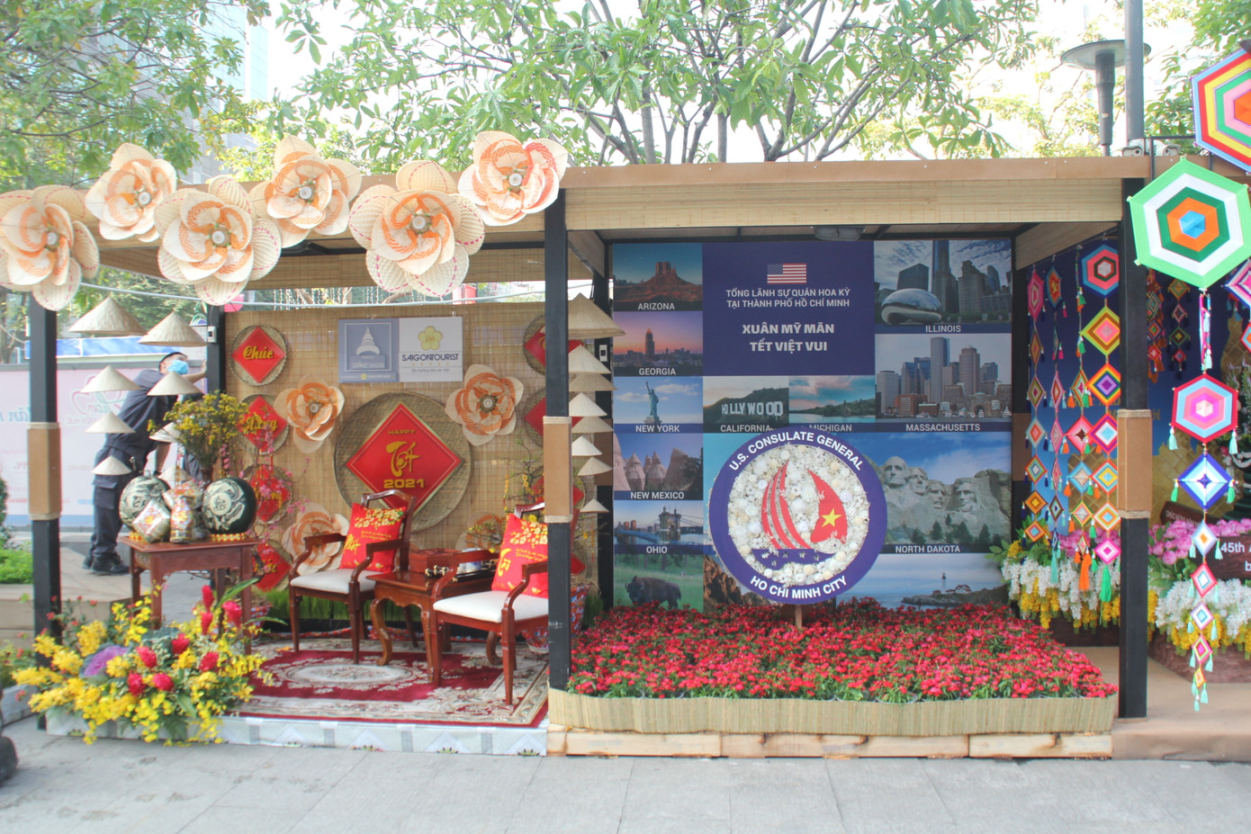 Đường hoa Nguyễn Huệ mở cửa đón khách từ sáng 10/2, yêu cầu không bỏ khẩu trang chụp hình, selfie ảnh 6