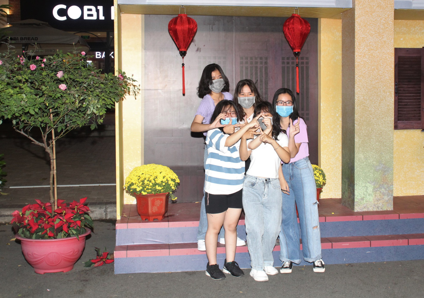 Hội hoa xuân Phú Mỹ Hưng mang cảnh trí các nước lân cận để chia sẻ với du khách không về nước dịp Tết ảnh 3