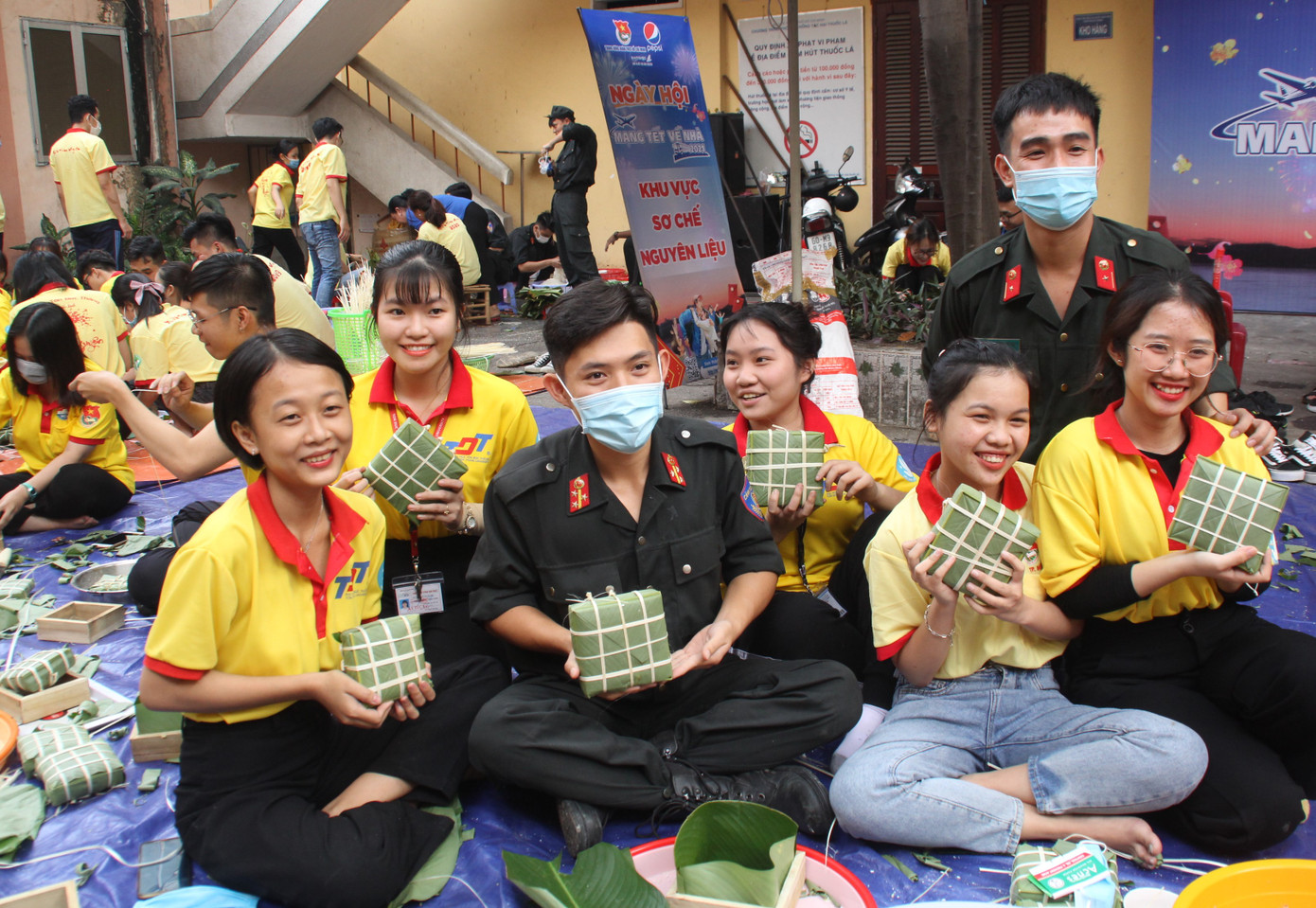 'Xuân yêu thương' tặng quà Tết cho người dân có hoàn cảnh khó khăn ảnh 8
