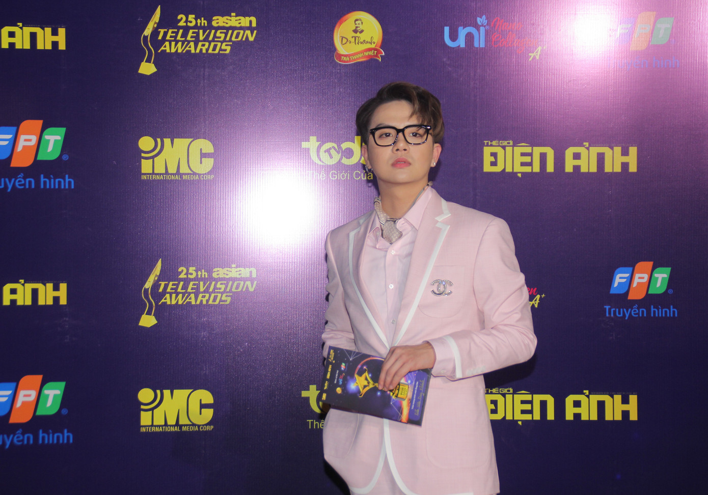 Hoa hậu Đỗ Thị Hà, người đẹp Cẩm Đan gợi cảm trên thảm đỏ Ngôi sao xanh 2020 ảnh 13