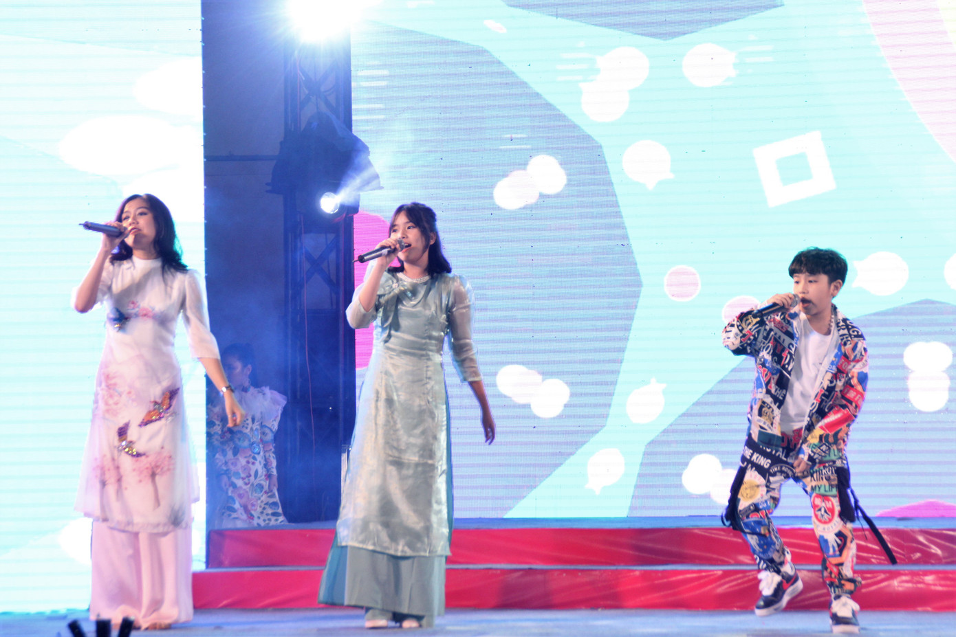 Vào vai Táo quân, Huỳnh Lập bắn rap vui nhộn trên sân khấu gala Mai Vàng ảnh 15