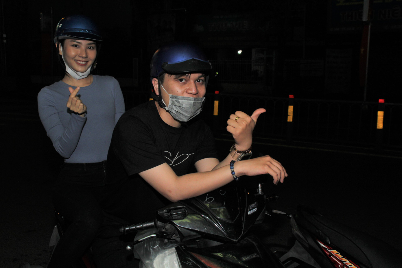 Người đẹp Nhân ái Mai Phương trao quà Tết cho người vô gia cư trong đêm ảnh 13