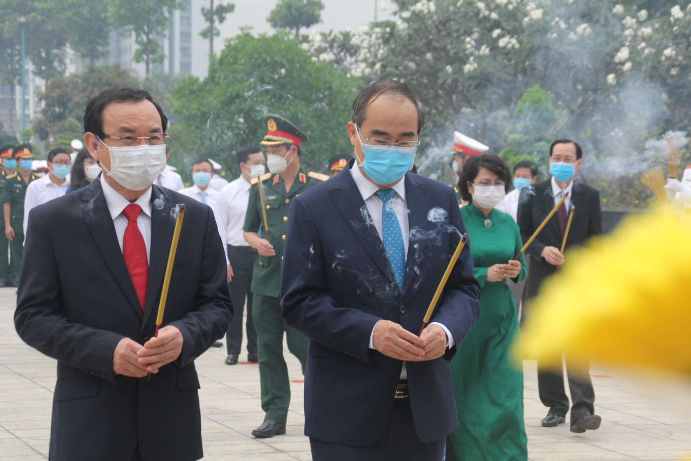 Lãnh đạo TPHCM dâng hương Anh hùng liệt sĩ, dâng cúng Quốc tổ Hùng Vương, Đức Lễ Thành hầu Nguyễn Hữu Cảnh ảnh 3