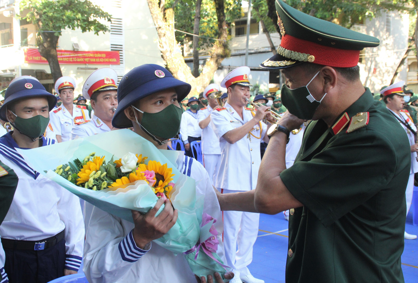Gần 5.000 tân binh TPHCM, thanh niên ĐBSCL hăng hái lên đường bảo vệ Tổ quốc ảnh 9
