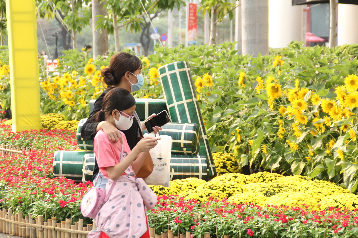 Hội hoa xuân Phú Mỹ Hưng mang cảnh trí các nước lân cận để chia sẻ với du khách không về nước dịp Tết ảnh 9