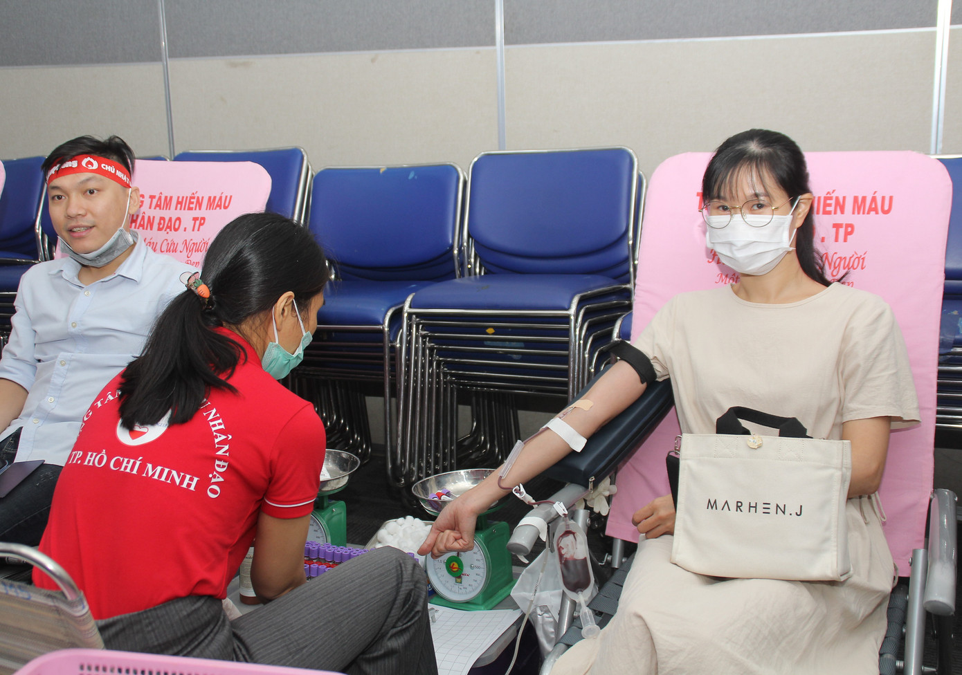 Dàn Á hậu, người đẹp HHVN khuấy động Chủ nhật Đỏ tại TPHCM ảnh 8