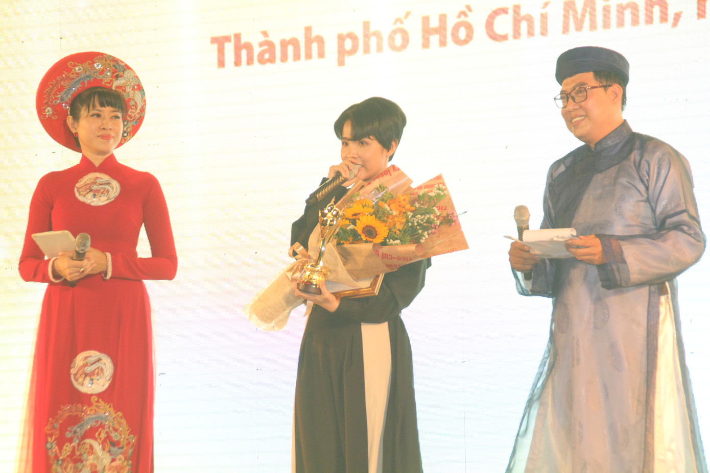 Vào vai Táo quân, Huỳnh Lập bắn rap vui nhộn trên sân khấu gala Mai Vàng ảnh 10