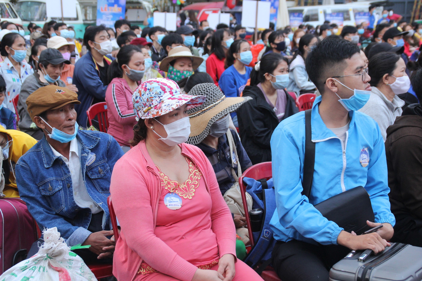 Mang Tết về nhà, tặng vé máy bay ô tô khứ hồi cho người lao động khó khăn ảnh 8