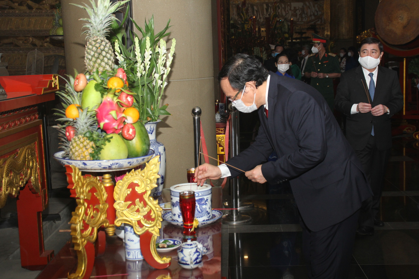 Lãnh đạo TPHCM dâng hương Anh hùng liệt sĩ, dâng cúng Quốc tổ Hùng Vương, Đức Lễ Thành hầu Nguyễn Hữu Cảnh ảnh 15