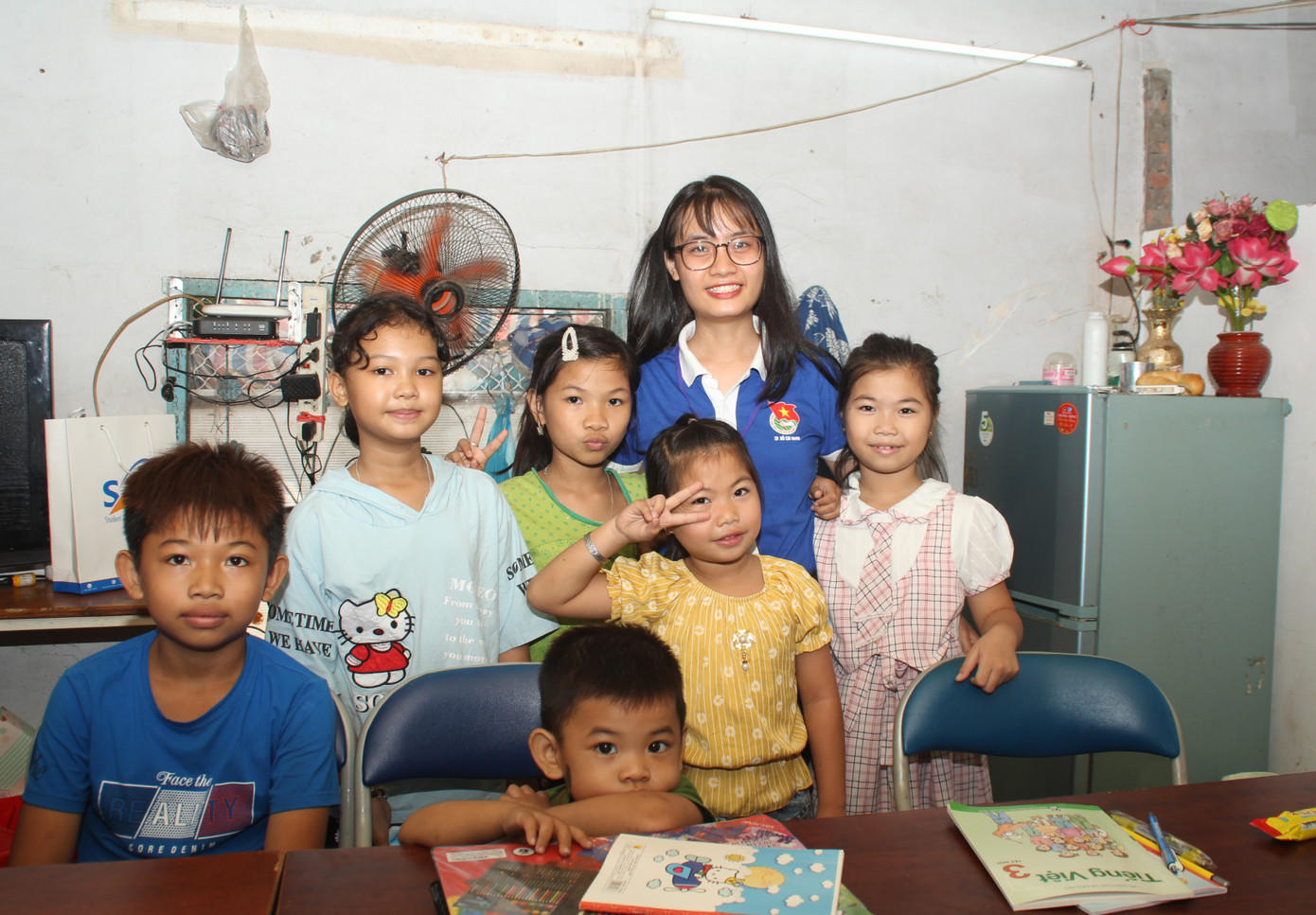 'Gia sư áo xanh' hỗ trợ học tập cho con em người lao động khó khăn ảnh 5