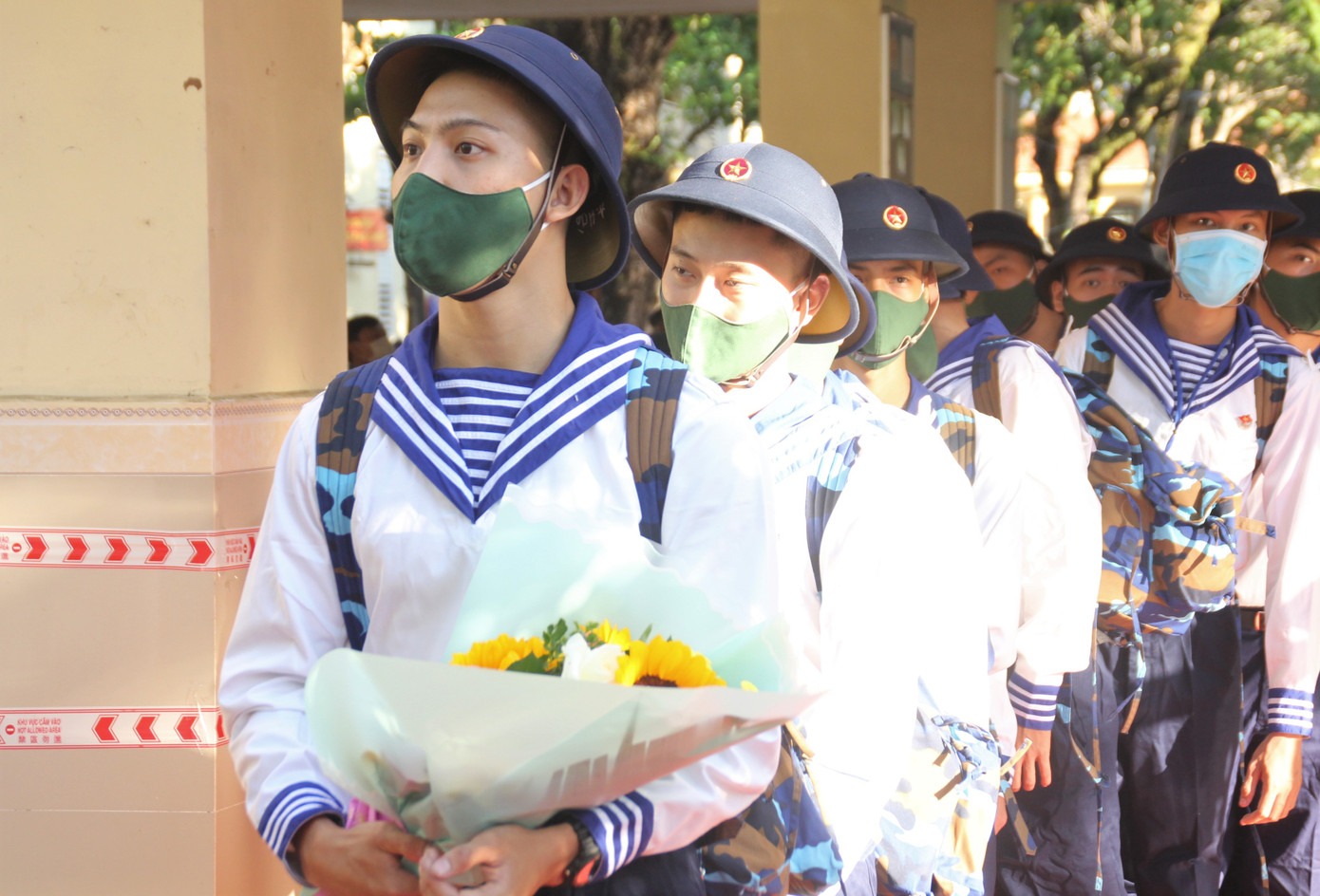 Gần 5.000 tân binh TPHCM, thanh niên ĐBSCL hăng hái lên đường bảo vệ Tổ quốc ảnh 14