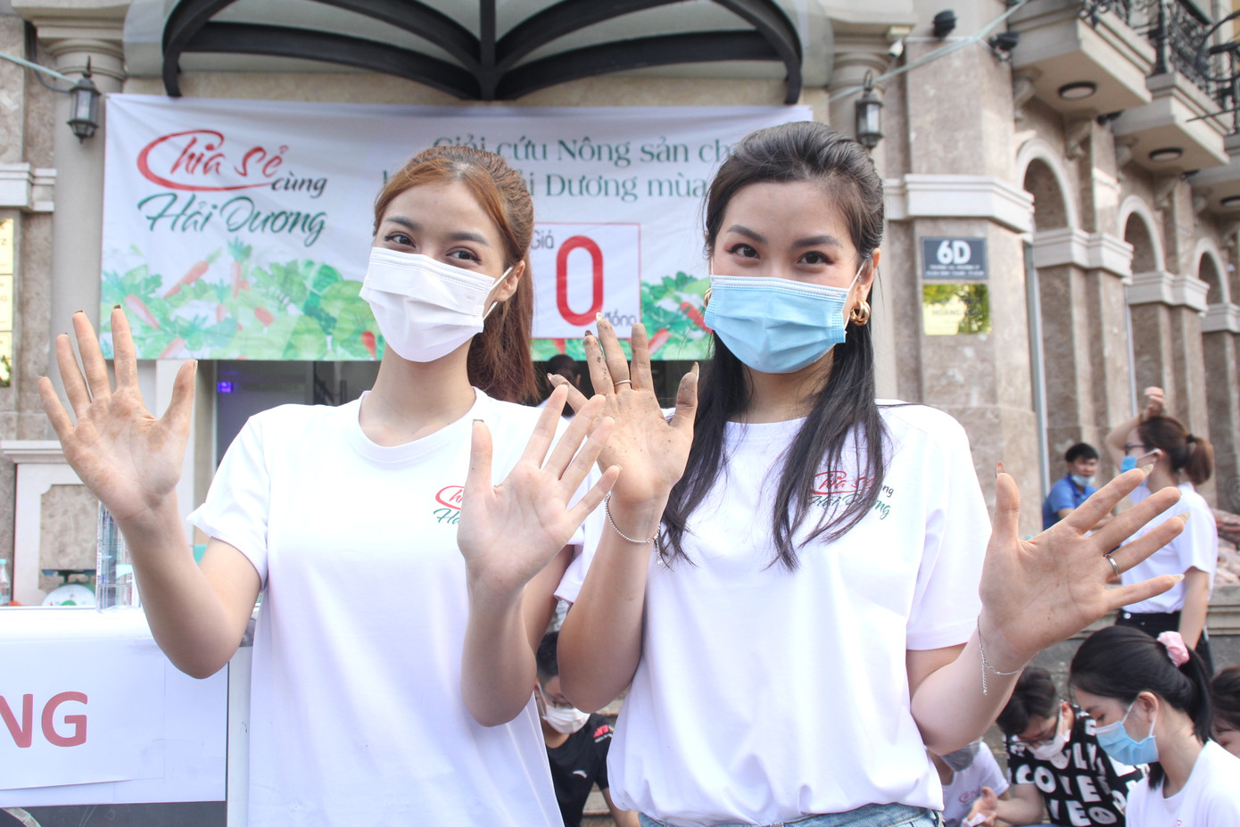 Các người đẹp hoa hậu cùng chung tay giải cứu nông sản Hải Dương ảnh 14