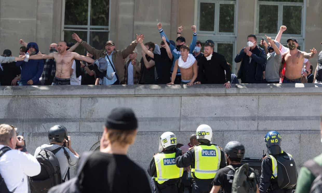 Hàng chục cảnh sát Anh bị thương do các cuộc biểu tình ảnh 1