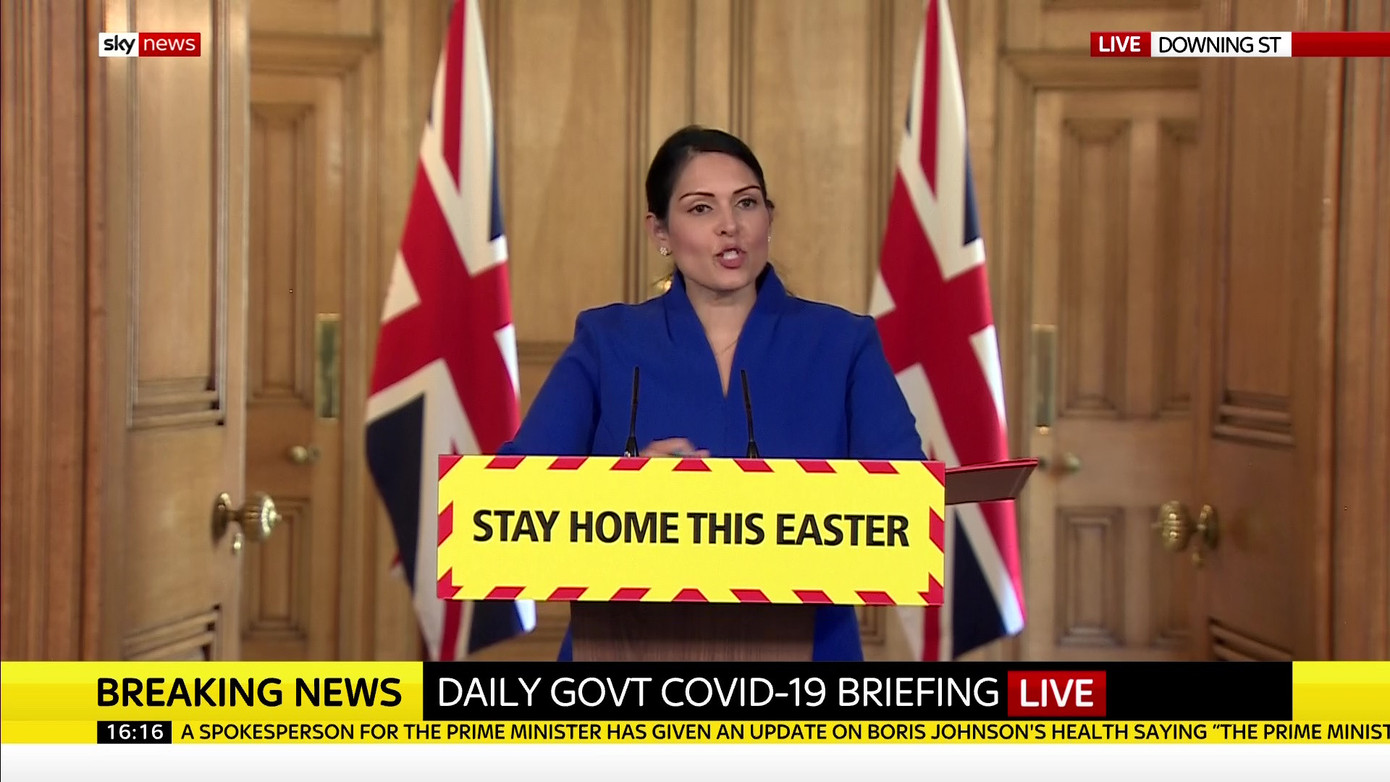 Anh cho phép người dân chất vấn chính phủ các vấn đề liên quan đến COVID-19 ảnh 1