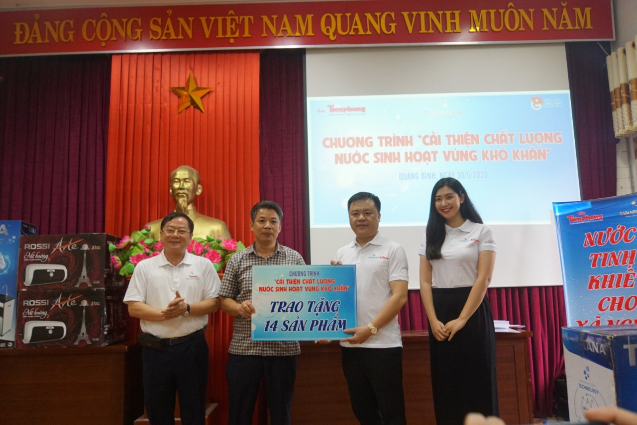 Vẻ đằm thắm của Người đẹp truyền thông Phạm Ngọc Linh ở huyện miền núi Quảng Bình ảnh 1