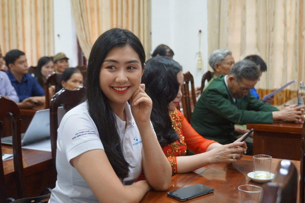 Vẻ đằm thắm của Người đẹp truyền thông Phạm Ngọc Linh ở huyện miền núi Quảng Bình ảnh 2