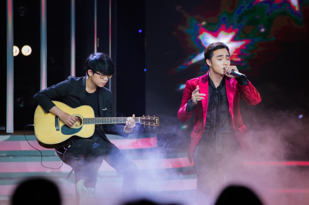 Hết làm “bạn gái” Sơn Tùng M-TP, Cara cải trang thành “Sếp” tại “Gương Mặt Thân Quen“ ảnh 5