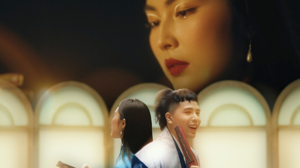 Trịnh Thăng Bình tình cảm bên “nàng Kiều” Helly Tống trong MV “Bức Bình Phong” ảnh 4